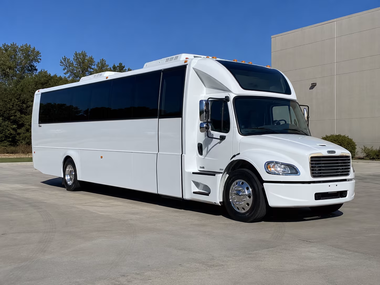 augusta 28 passenger party bus