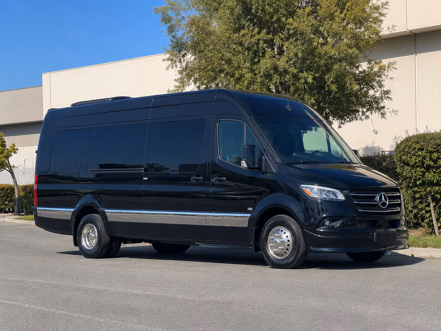 book group transportation for your next airport transfer 4